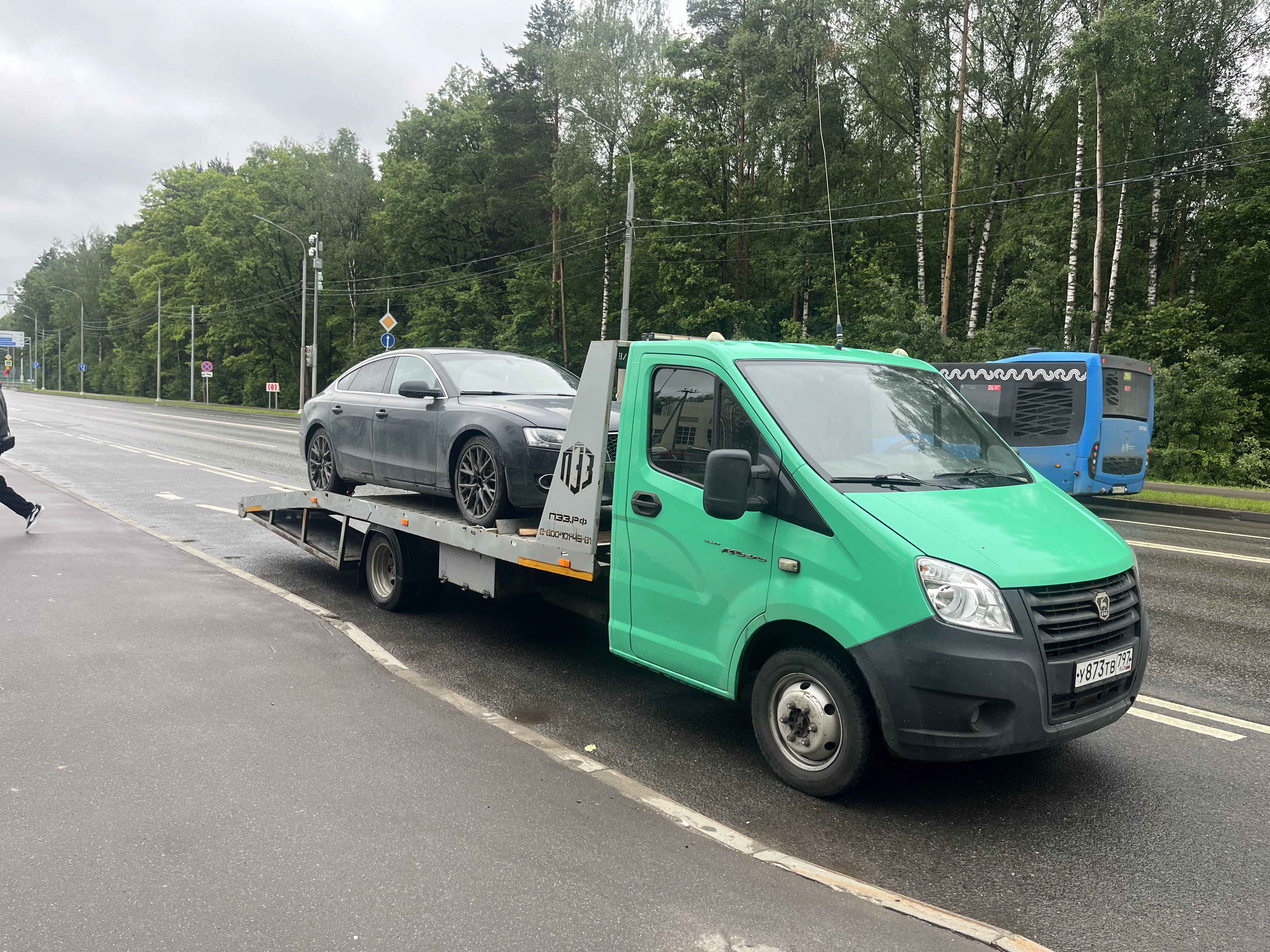 Эвакуатор на погрузке